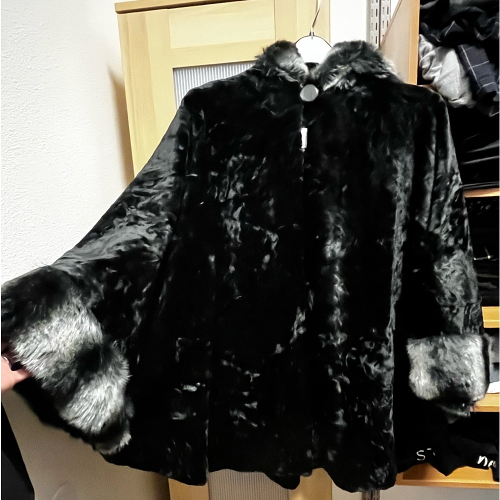 Faux fur sleeves  women’s cape pancho